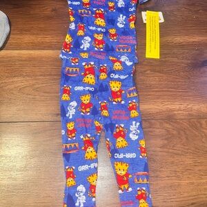 Daniel Tiger pajama set 12 months nwt